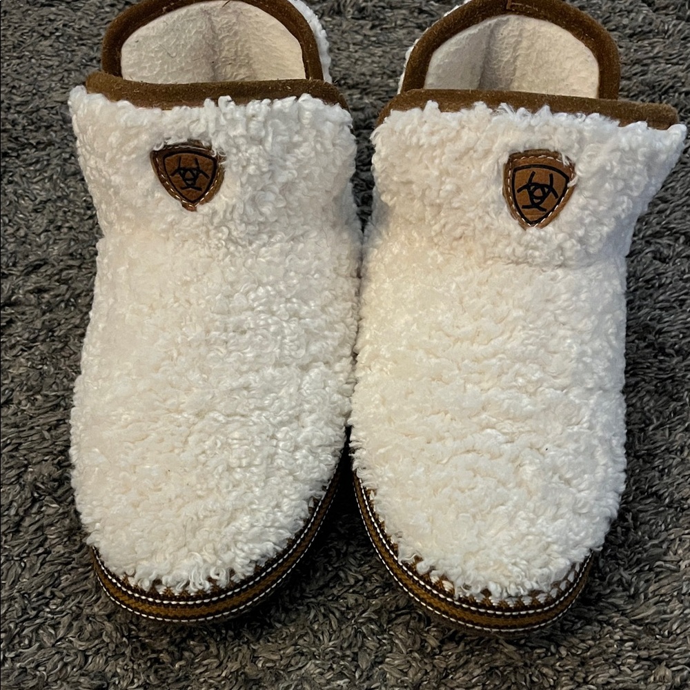 Cozy White and Brown Slipper